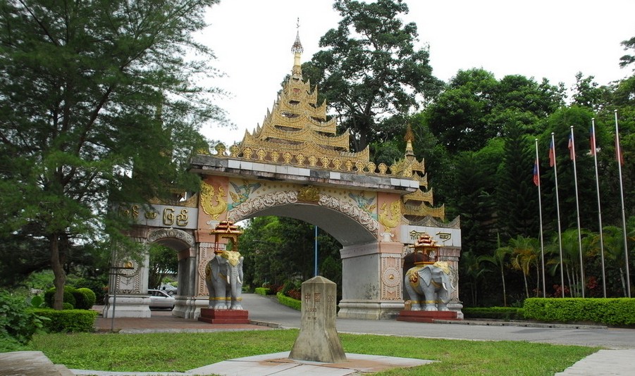 昆明、大理、麗江、虎跳峽、香格里拉、西雙版