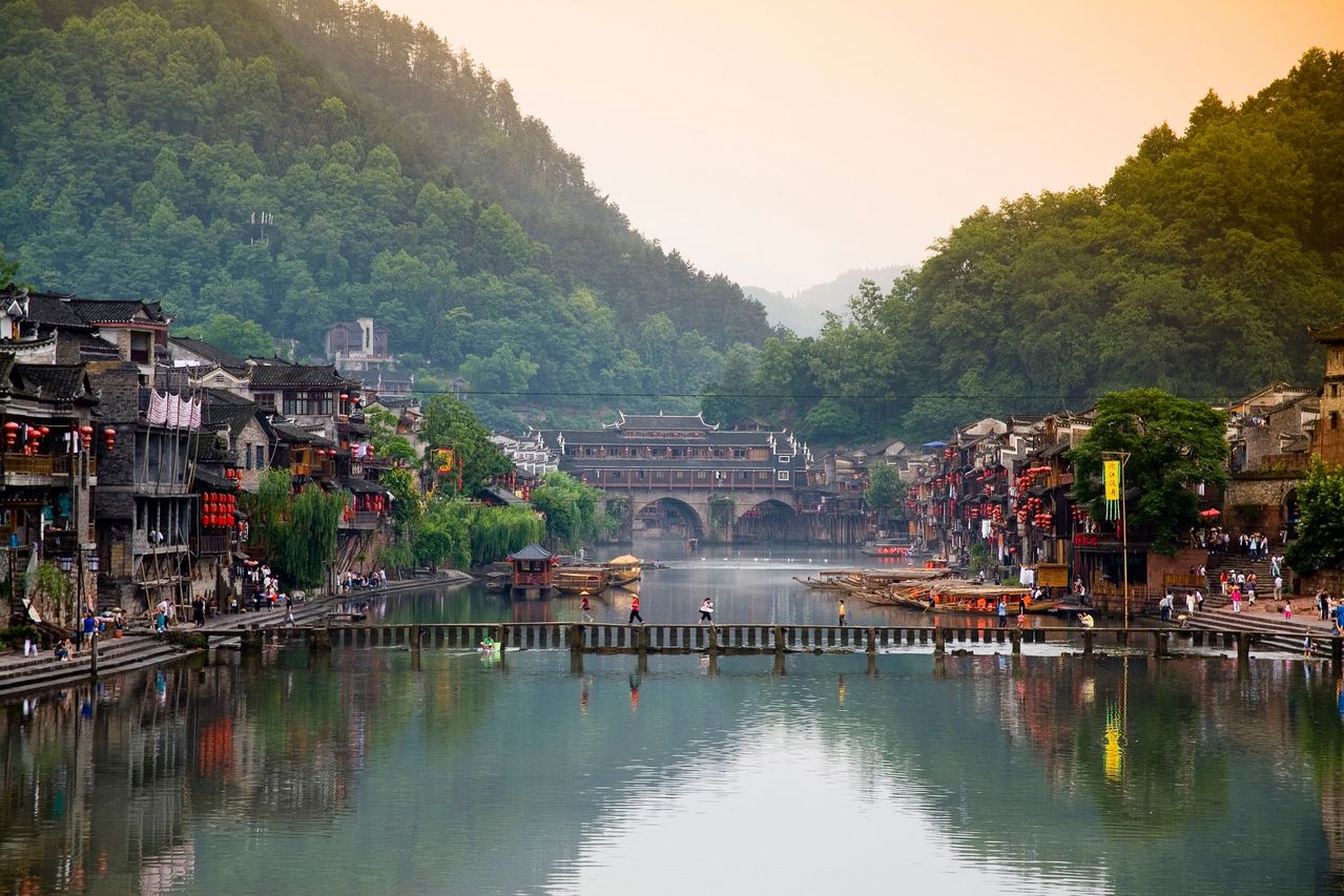 張家界、鳳凰古城、宜昌、長江三峽、重慶雙臥