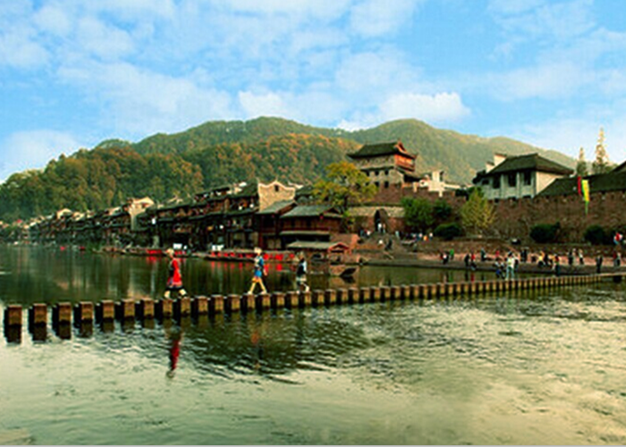 張家界、黃龍洞、芙蓉鎮(zhèn)、鳳凰古城、天門山玻