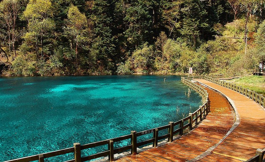 九寨溝、黃龍、成都雙飛5日<不走回頭路>