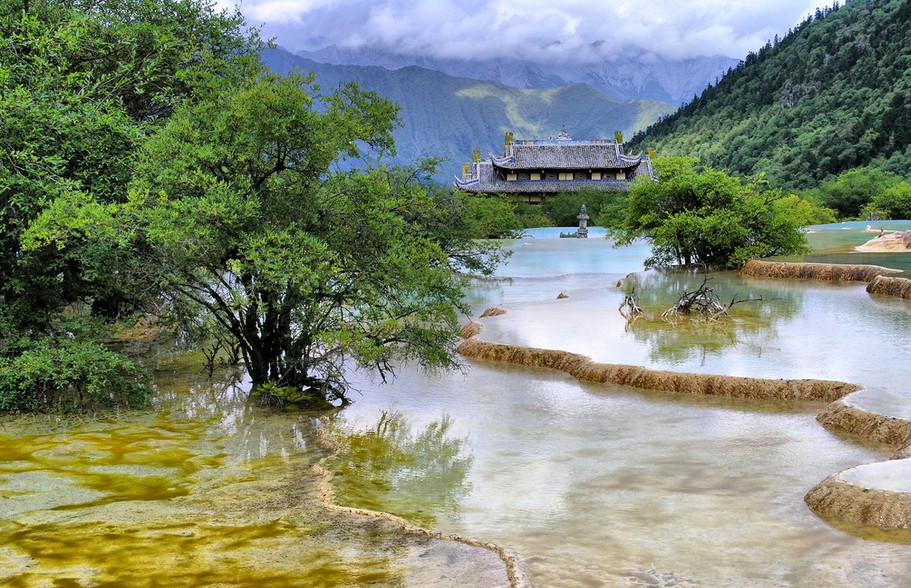 九寨黃龍、峨眉樂山、青城山都江堰雙飛8日**4星